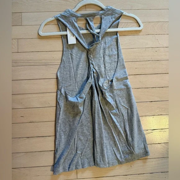 Soulcycle twist back tank with pack - Picture 2 of 5